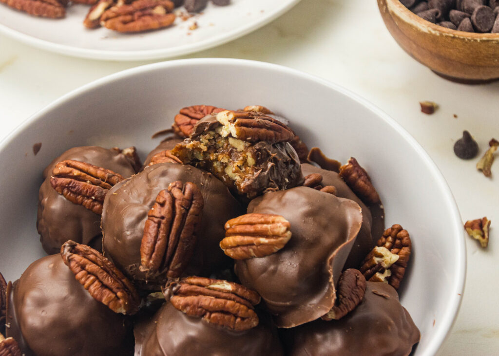 thumbnail image 2 of Bettergoods Small Batch Milk Chocolate Pecan And Caramel Clusters, 6.6 Oz 2 of 13